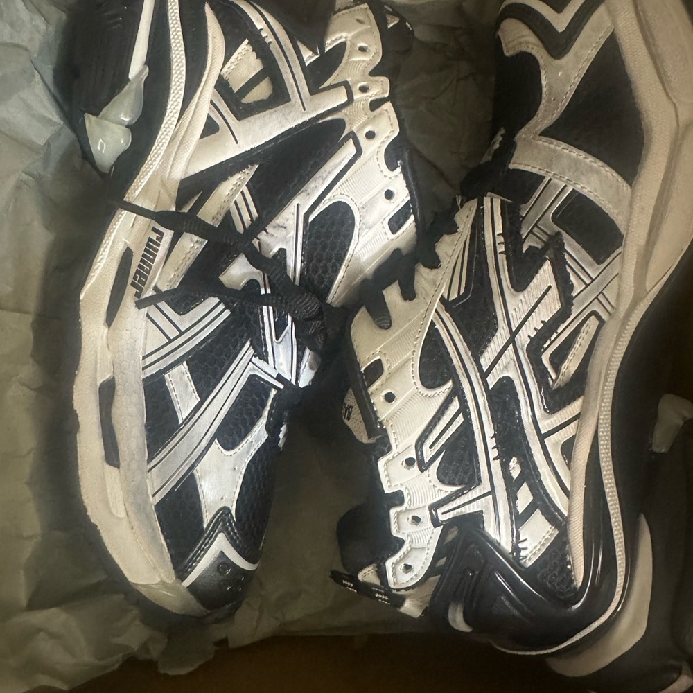 Balenciaga White and Black - Picture 3 of 13